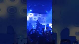 Uzi Konserinde Iğne Atsan Yere Düşmez