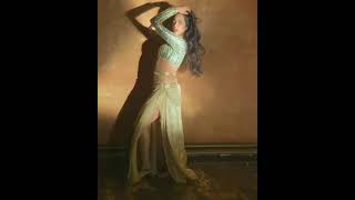 Janhvi Kapoor Hot Look Of Nadiyon Paar Let The Music Fly - Roohi