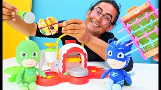 Pijamaskeliler langırt oynarken Play Doh pizza pişiyor! Oyun hamuru ile çocuk 