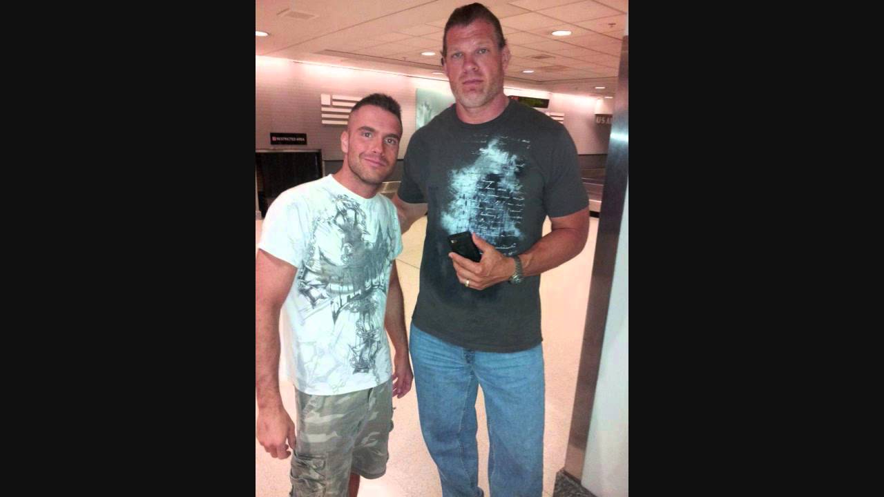 Foto de Glenn Jacobs  & su amigo 