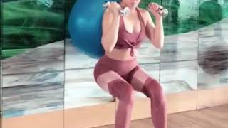 Aksi Shandy Aulia Saat Ngegym