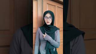 Cewe Pake Kacamata Cantiknya Nambah