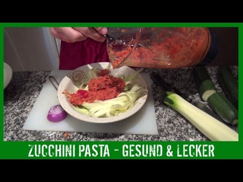Fitness-Rezept - Zucchini Pasta, ohne Nudeln, Kohlenhydrat-armes, leckeres Abendessen - KARL-ESS.COM Fitness-Rezept - Zucchini Pasta, ohne Nudeln, Kohlenhydrat-armes, leckeres Abendessen - KARL-ESS.COM