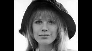 Watch Marianne Faithfull Chords Of Fame video