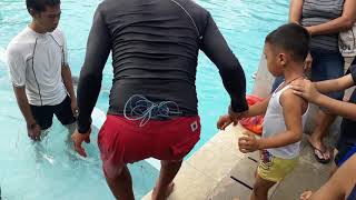 Ngintip Orang Berenang