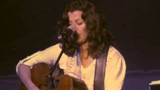 Watch Amy Grant Cry A River video