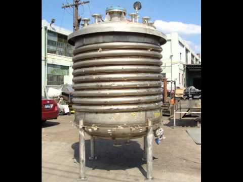 Mueller 800 gallon vertical stainless steel tank