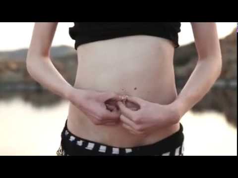 Girls belly button play