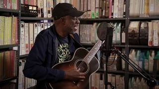 Watch Keb Mo Tell Everybody I Know video