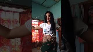 Goyang Pongdut Pake Kain Sarung Batik