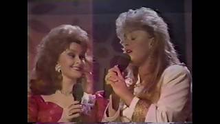 Watch Judds Old Pictures video