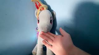 I Tickle Rainbow Dash Under Her Chin