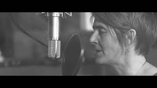 Watch Karine Polwart The Death Of Queen Jane video