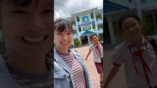 Bất Ngờ Đón Cháu Đi Học Về Sau Nửa Năm Không Gặp