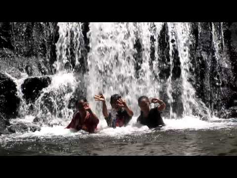 Canon Zoom Thai Girls get REALLY soaked under the waterfall - HD 720p