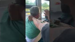 Otobüste yanındaki kadının bacaklarının fotoğrafını çeken adam: Hoşuma Gitti Çek