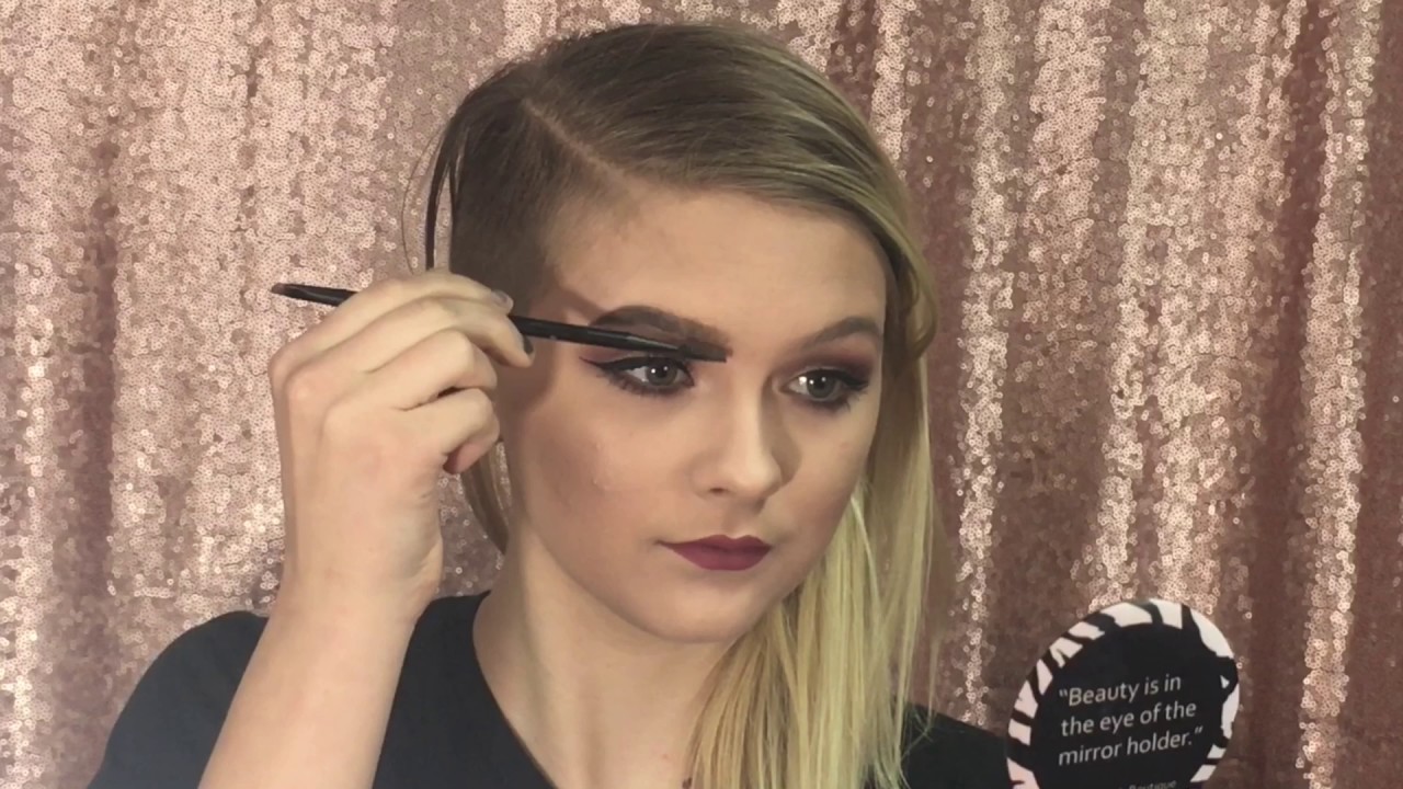Tutorial: Perfect brows in minutes.