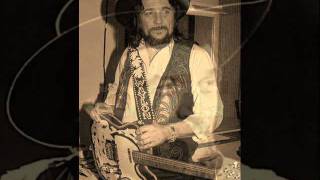 Watch Waylon Jennings Woman Dont You Ever Laugh At Me video