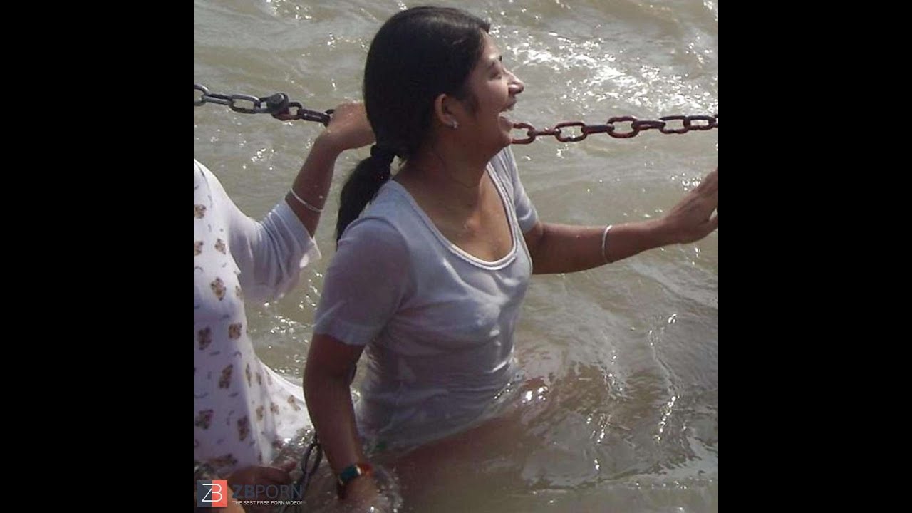 girls enjoing bath in haridwar Ganga snan OPEN BATH à¤¹à¤°à¤¦à¤µà¤° à¤¯à¤¤à¤° HARIDWAR  YATRA YouTubeSexiezPix Web Porn