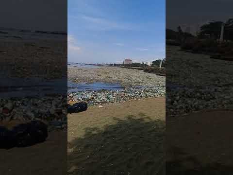 malecón de RD lleno de basura por las fuertes lluvias.