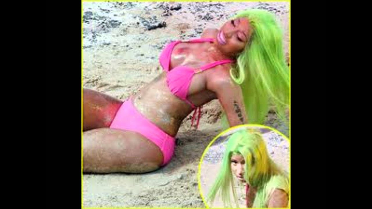Nicki Minaj naken och visar hennes rov
