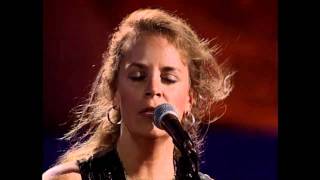 Watch Mary Chapin Carpenter I Am A Town video