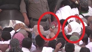 ✔ Hajj (This Year) 🕋 Women reach Black Stone despite crowd Hajar Aswad Touch not