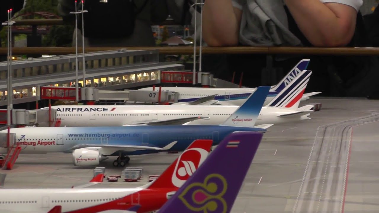 BIGGEST airport in HO scale 1:87 of the world !!!!!!! at Hamburg ...
