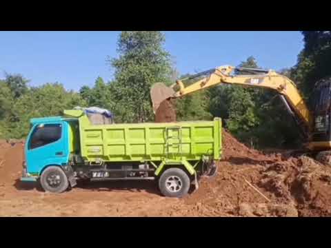 EXCAVATOR LOADING DUMPTRUCK , MERATAKAN TANAH, CUT AND FILL