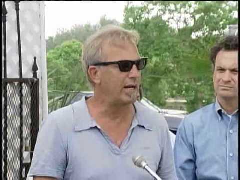 Kevin Costner Helps To Fight Spill