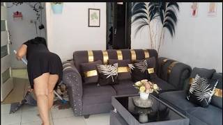Mengepel Lantai Teras Dan Bagian Dalam Rumah
