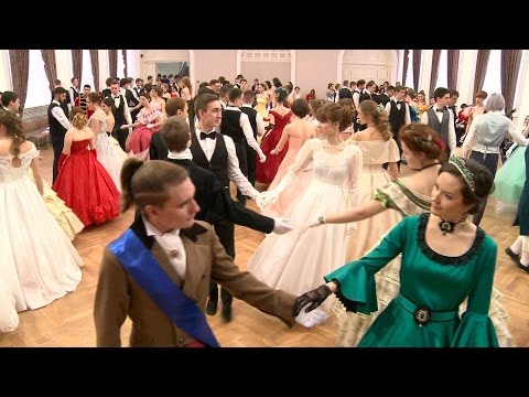 Вальс на выпускной прически