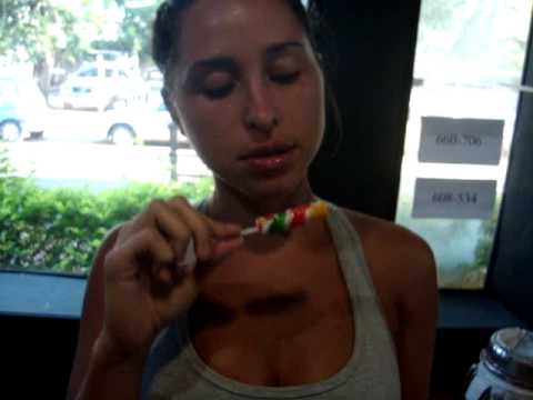 Cinthya D Recalde probando Pico Dulce en ADR