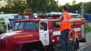 Видео Уфа. Индустриальное шоссе пожар на стоянке. Горит ГАЗель от Имя Фамилия, Индустриальное шоссе, Уфа, Россия