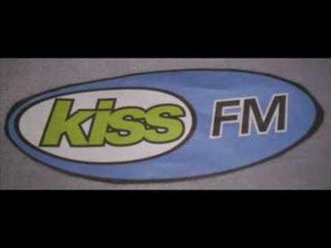 3:53. Kiss FM Aamutiimi.