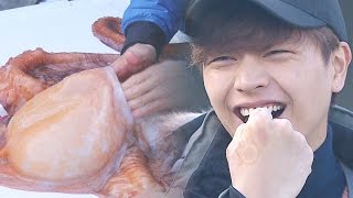 육성재, 대왕문어에 손목 잡혀 강렬한 부항 자국 @주먹쥐고 뱃고동 2회 20170422