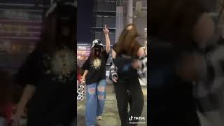 Rawan Fahmi With Her Friends And Sister