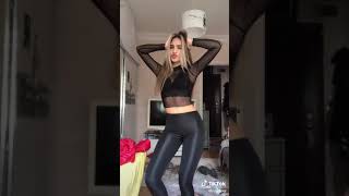 Periscope Liseli Evde Tek Kalınca Twerk Videosu Çekiyor Izleyin