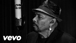 Watch Aaron Neville The Christmas Song video