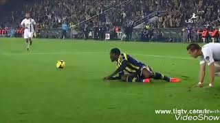 Emenike' nin verilmeyen penaltı pozisyonu.