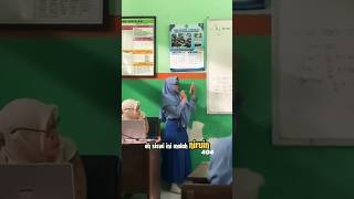 Ketika Siswi Ini Niruin A Gurunya