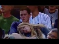 video Hombre manosea a una mujer en el partido de los Yankees