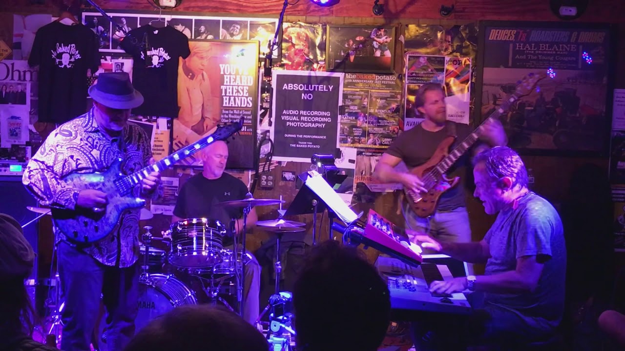 Frank Gambale All Star Group - 2019.06.08 The Baked Potato (L.A.)でのライブから"One With Everything"の映像(snippet)を公開 メンバーはGeorge Whitty(p), Hadrien Feraud(b), Ray Brinker(dr) thm Music info Clip