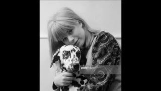 Watch Marianne Faithfull Reason To Believe video