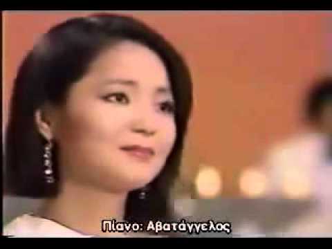 Mia rouketa edw Μια ρουκέτα εδώ