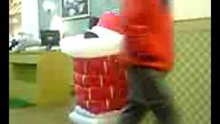 胸ちらサンタクロース 恥ずかしくて隠れてしまう。