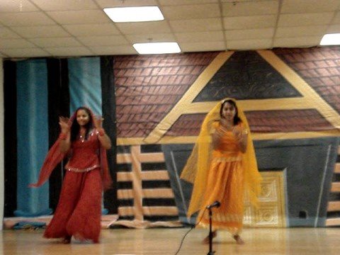 Bhumro Bhumro Onam Dance
