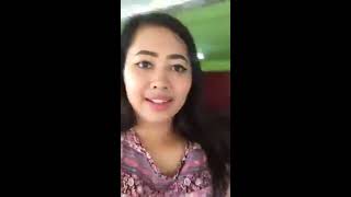 Tante Toge Makan Pentol Gede