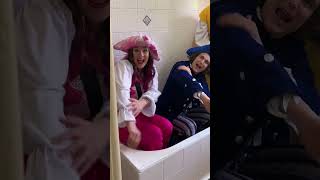 Stinky The Pirate Needs To Take A Bath! 🏴‍☠️🦜#Shorts #Kidssongs #Bathsong