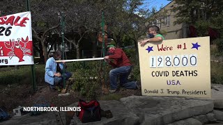 Sign in Illinois town tracks US deaths from virus
